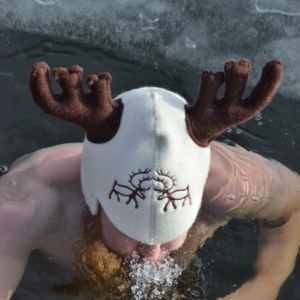 Bastuhatt med renhorn i 100% filtad ull används i isvak