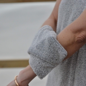 Vit tvättvante i linnefrotte används för att skrubba och tvätta kroppen