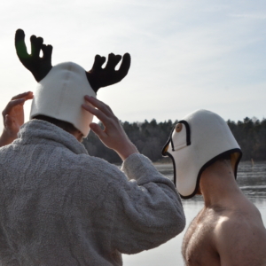 Vit bastuhatt i 100% ull för isvak och badtunna